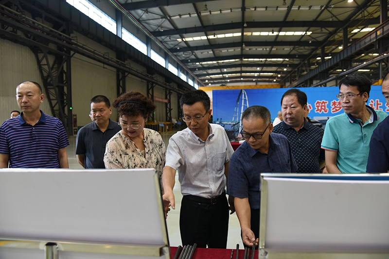 柳州市人大常委副主任梁樑一行來(lái)公司調(diào)研