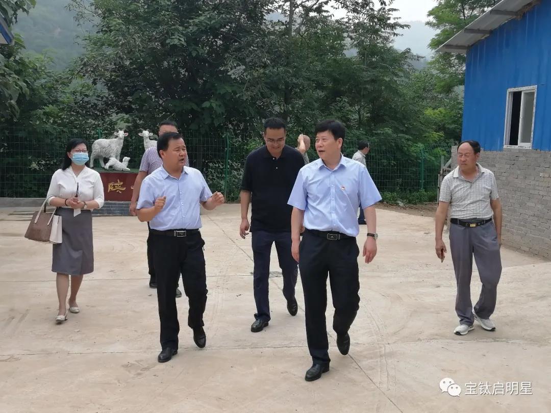王文生走訪慰問結(jié)對幫扶貧困戶